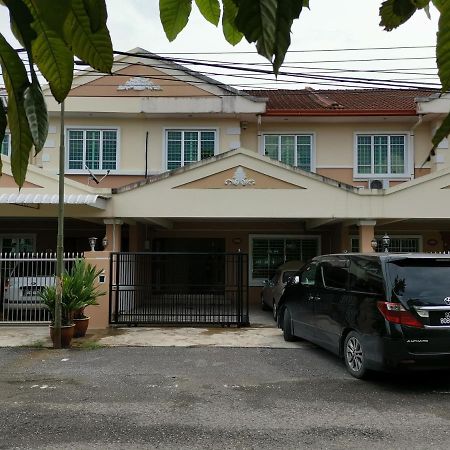Nansang One Homestay 8Pax 4Rooms Сибу Экстерьер фото